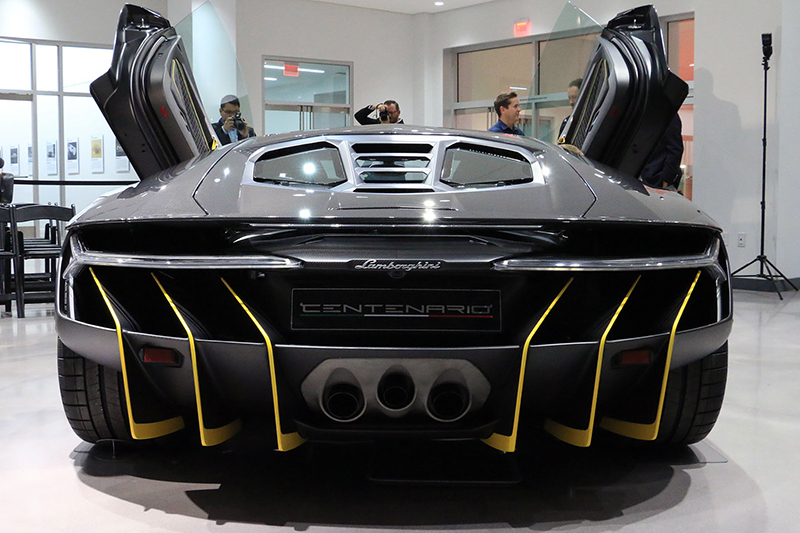 http://blog.ebayimg.com/motors/blog/wp-content/uploads/2016/06/lambo-centenario-4-800.jpg